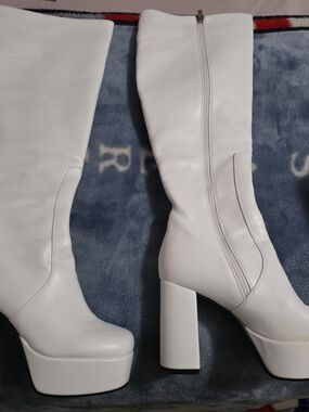 LAMODA White Knee High  Platform Boots
